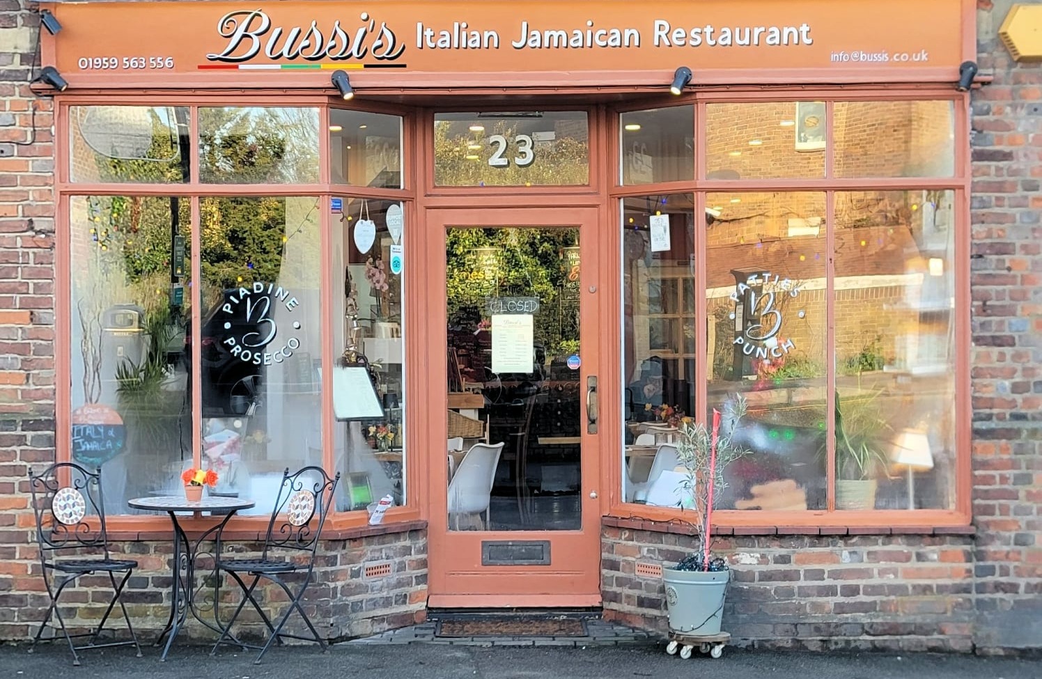 Picture of Bussis restaurant taken from the road